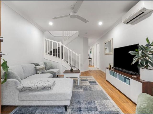 Townhouse for rent in Toombul, Queensland