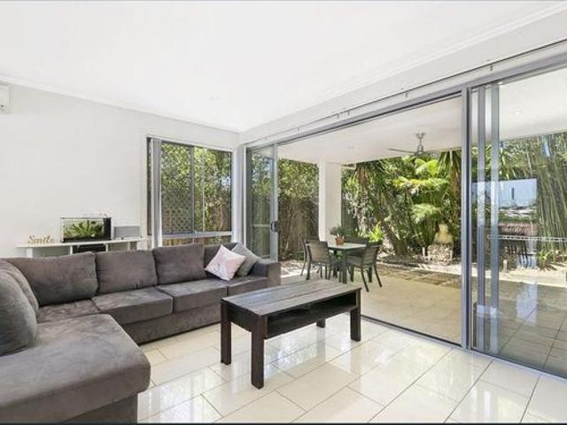 Townhouse for rent in Morningside, Greater Brisbane