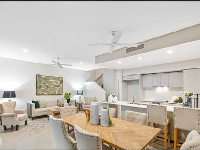 Townhouse for rent in Toombul, Queensland