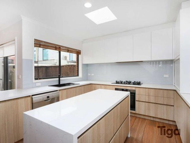 Townhouse for rent in Kensington, Melbourne
