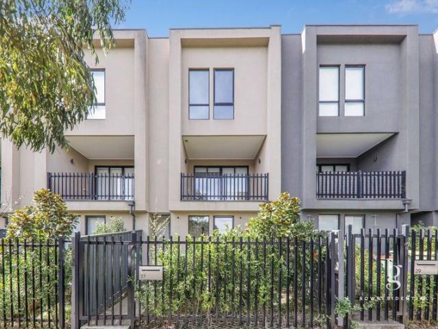 Townhouse for rent in Maidstone, Victoria