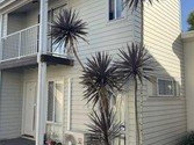 Townhouse for rent in Toombul, Queensland