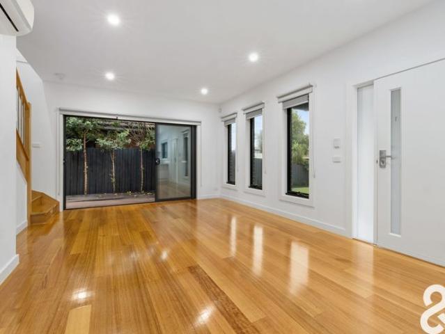 Townhouse for rent in Camerons Creek, Victoria