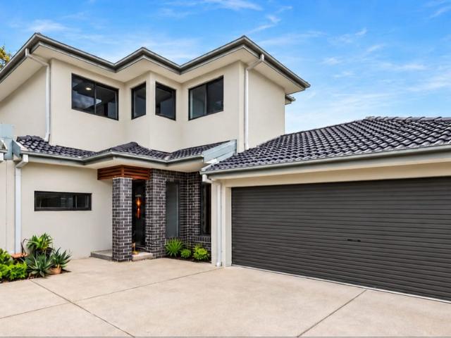 Townhouse for sale in St Albans, Melbourne