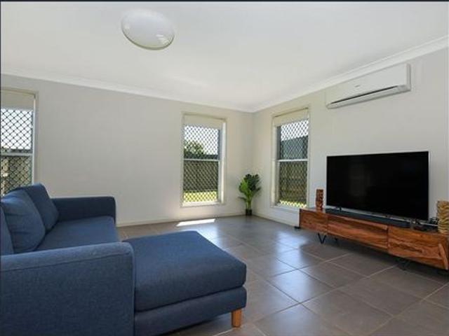 Townhouse for rent in Highfields, Queensland