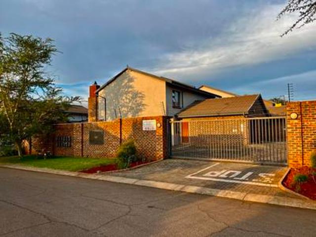 Townhouse for sale in Waterkloof, Gauteng