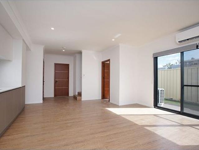 Townhouse for rent in Spearwood, Western Australia