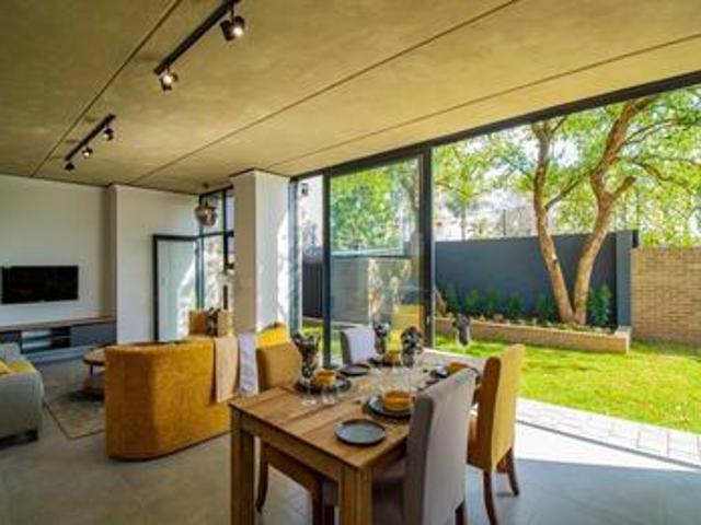 Townhouse for rent in Waterkloof, Gauteng