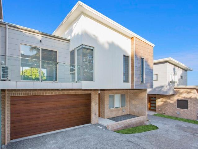 Townhouse for rent in Corrimal, Wollongong City Council