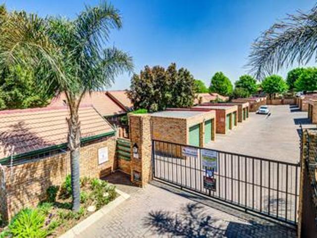 Townhouse for rent in Ekurhuleni, Gauteng