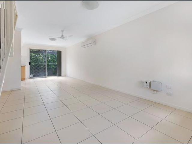 Townhouse for rent in Toombul, Queensland