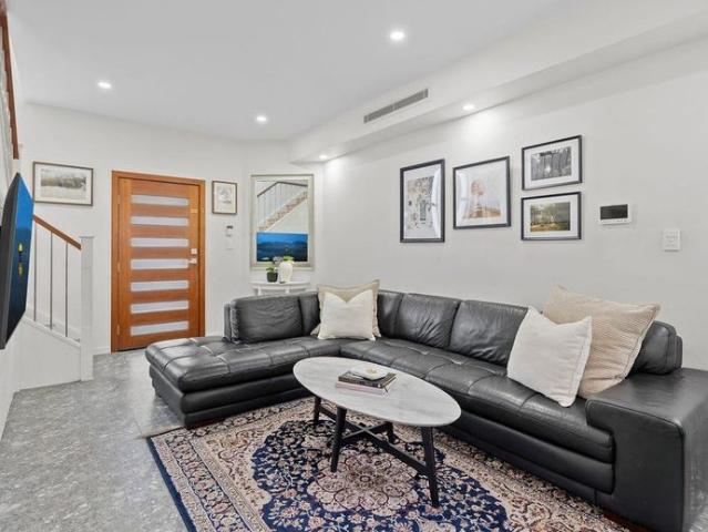 Townhouse for rent in Lurnea, Sydney