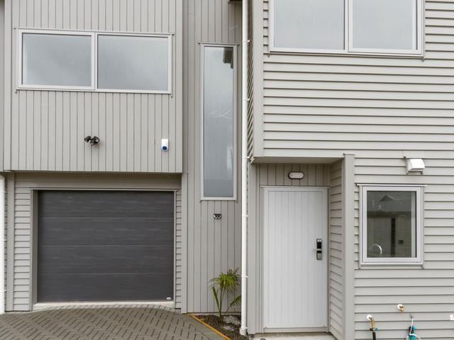 Townhouse for rent in Weymouth, Auckland