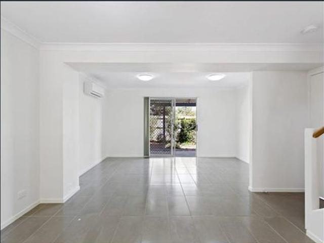 Townhouse for rent in Toombul, Queensland