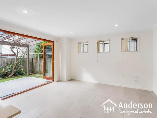 Townhouse for rent in Glen Kedron, Greater Brisbane