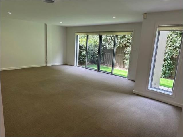 Townhouse for rent in Queanbeyan East, Queanbeyan