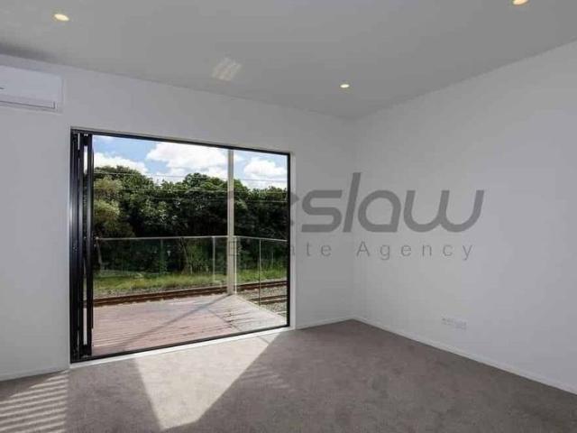 Townhouse for rent in Mount Albert, Albert-Eden