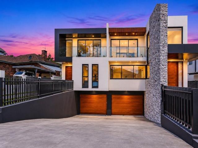 House for rent in Mount Lewis, Sydney