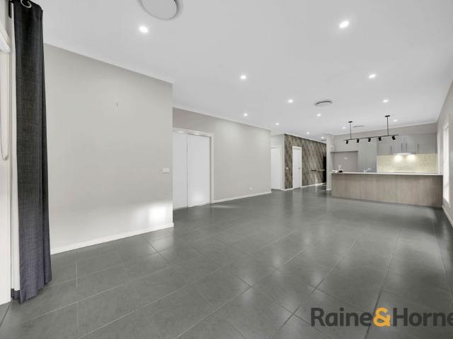 House for rent in Caversham Waters Estate, Melbourne