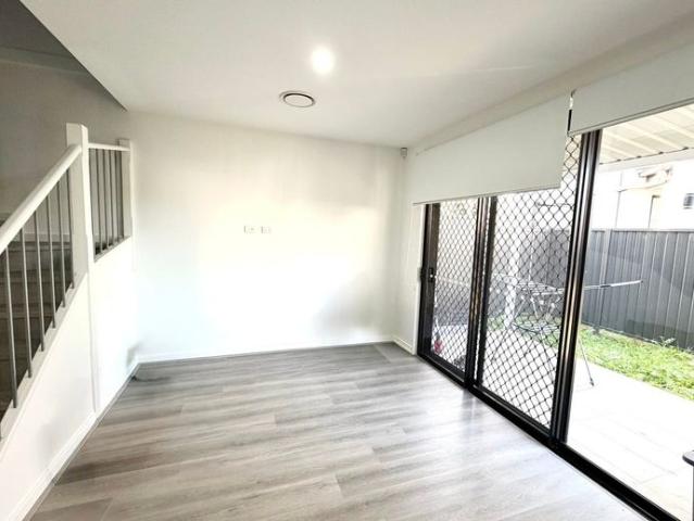 Townhouse for rent in Sydney, New South Wales