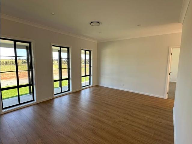 House for rent in Parkes, Parkes Shire Council