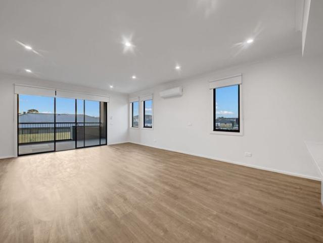 Townhouse for rent in Botanical, Melbourne