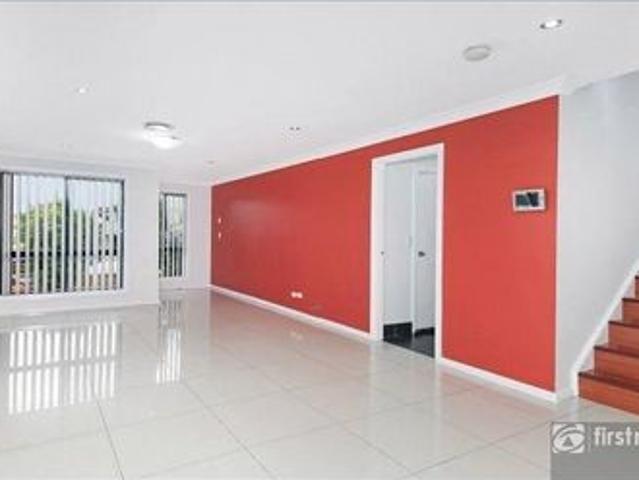 Townhouse for rent in Sydney, New South Wales