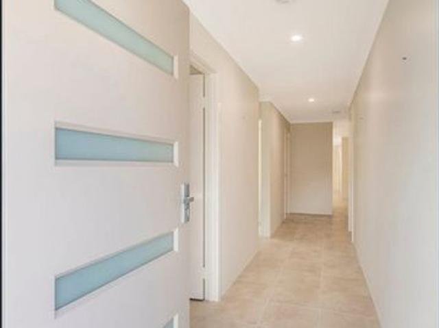 House for rent in Lakelands