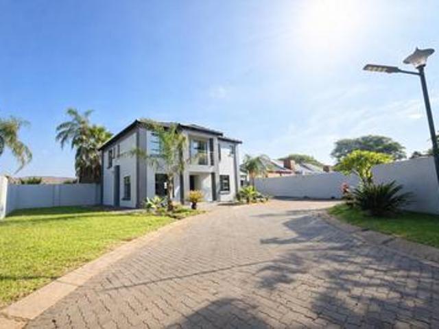 House for sale in Waterkloof, Gauteng