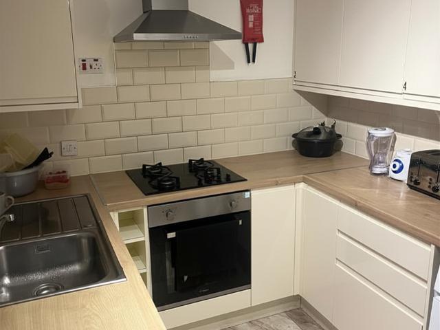 Room for rent in Dixons Green, West Midlands