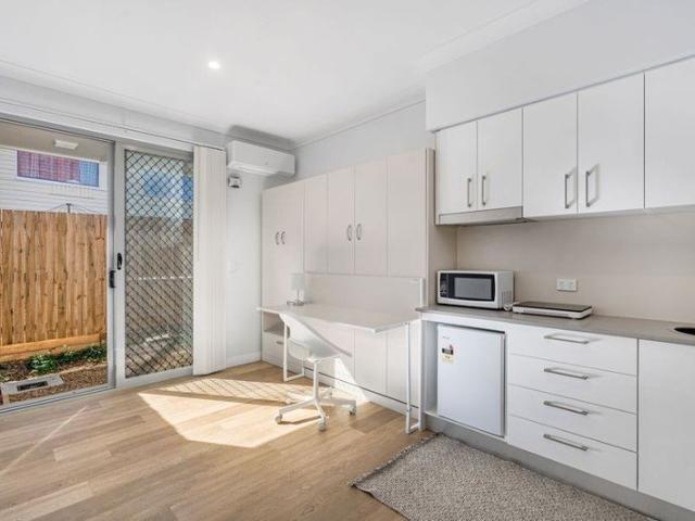 Granny Flat for rent in Toombul, Queensland
