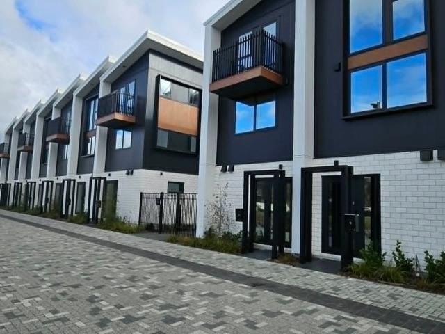Townhouse for rent in Heathcote, Canterbury