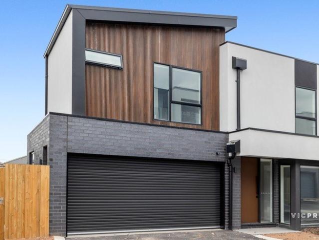 Townhouse for rent in Camerons Creek, Victoria