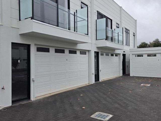 Townhouse for rent in Horseshoe Creek, South Australia
