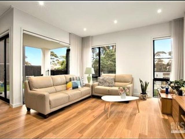 Townhouse for rent in Tullamore Doncaster, Melbourne
