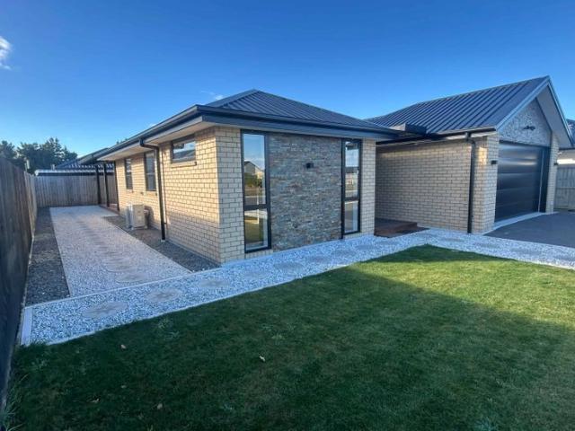 House for rent in Chaslands, Canterbury
