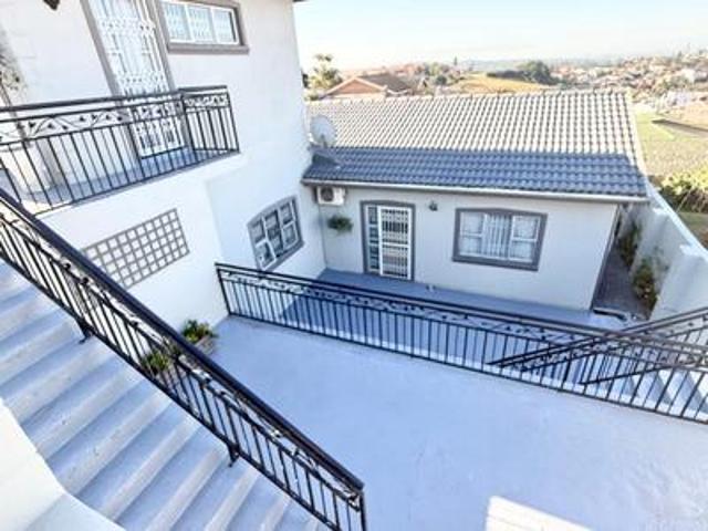 House for sale in Chatsworth, Kwazulu-natal
