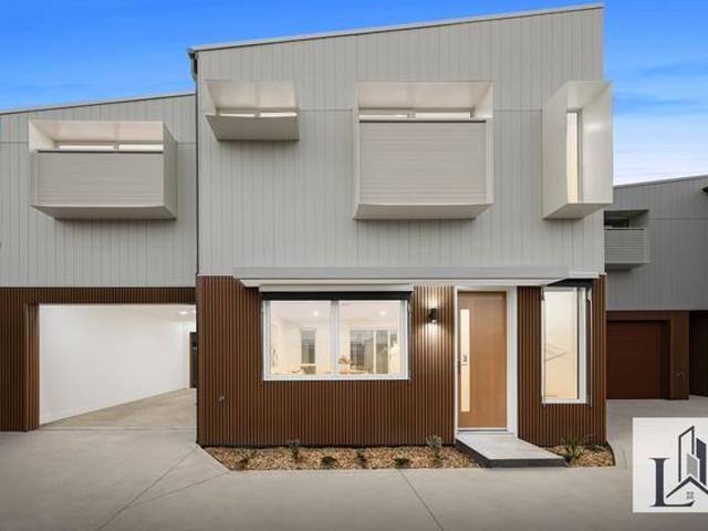 Townhouse for sale in Camerons Creek, Victoria