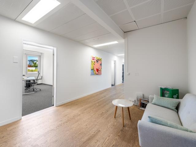 Büro mieten in Einigen, Zürich
