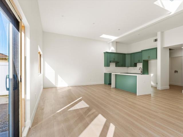 Room for rent in Long Beach Room for rent in Long Beach