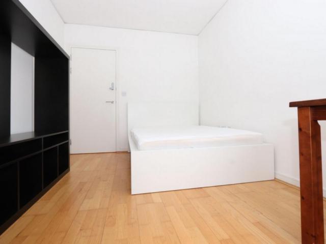 Room for rent in East Greenwich, Greater London