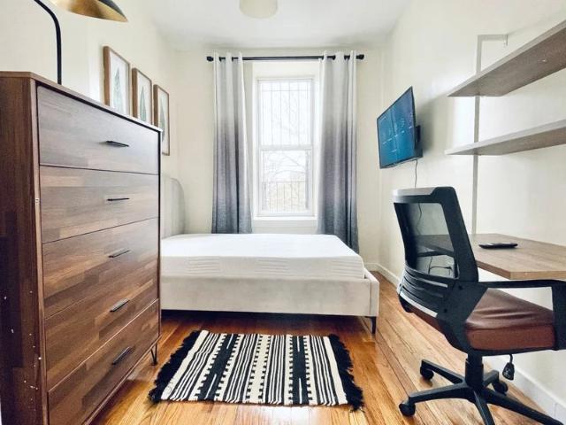 Room for rent in Arverne, New York