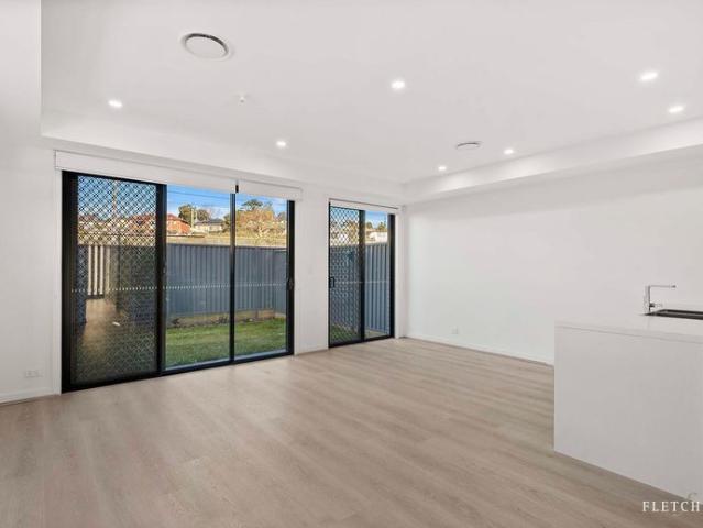 Townhouse for rent in Wollongong West, New South Wales