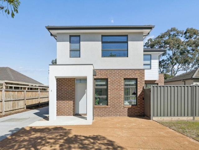 Townhouse for sale in Noble Park, Melbourne