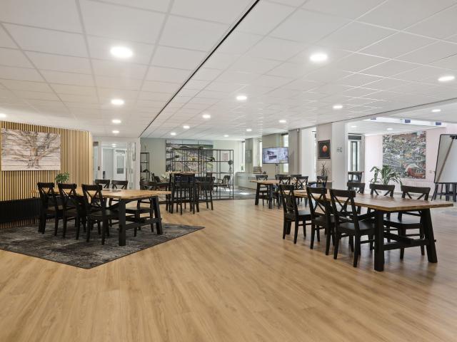 Bedrijfspand te huur in Assen