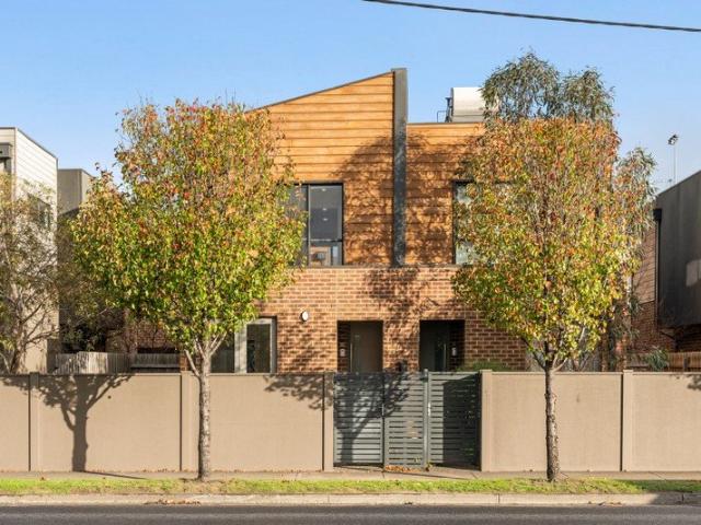 Townhouse for rent in Camerons Creek, Victoria