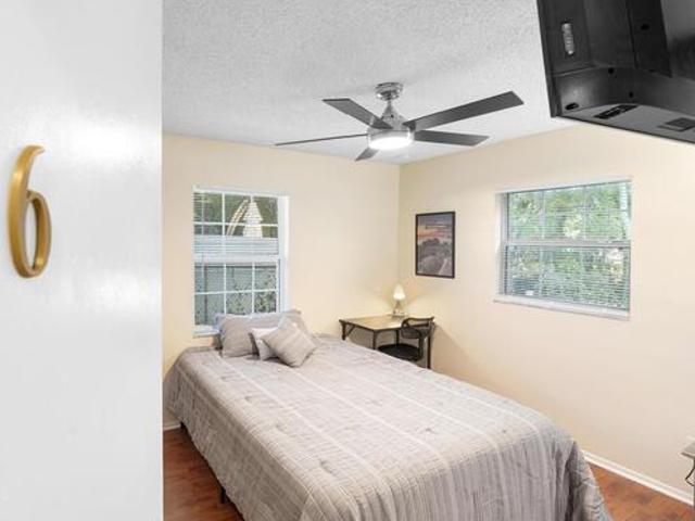 Room for rent in Florida