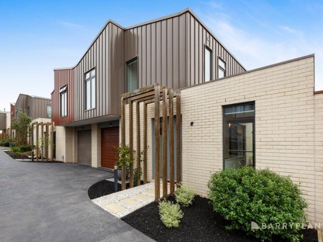 Townhouse for sale in Edithvale, Melbourne