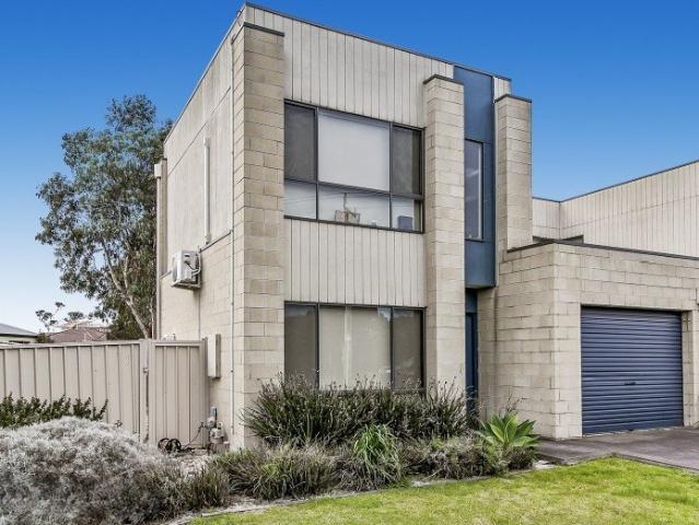 Townhouse for rent in Camerons Creek, Victoria