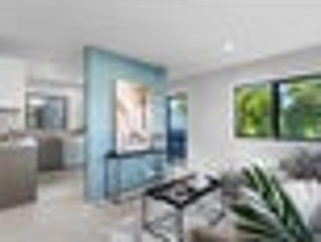 Townhouse for sale in Chaslands, Canterbury